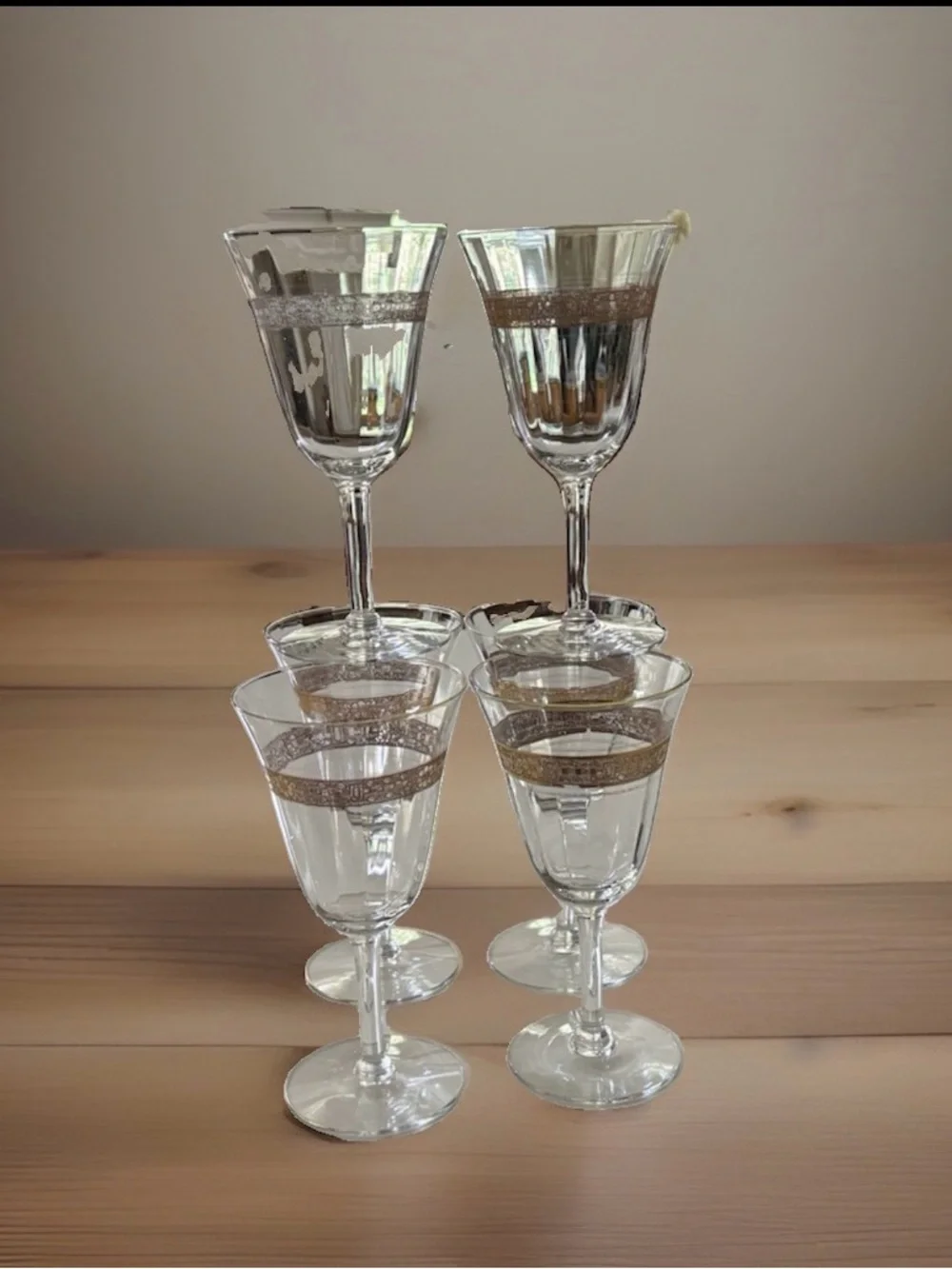 Elegant Clear Wine Glasses with Metallic Gold Band – Set of 7